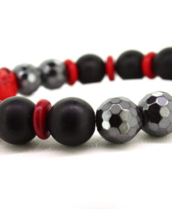 LoBo-Bracelet: Sanga - schwarzes Onyx/Hamätit Perlenarmband rot.